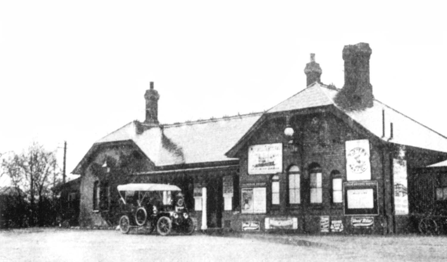 View of the exterior of the original Stratford on Avon station prior to the 1909 extensions and just after the formation of the SMJR