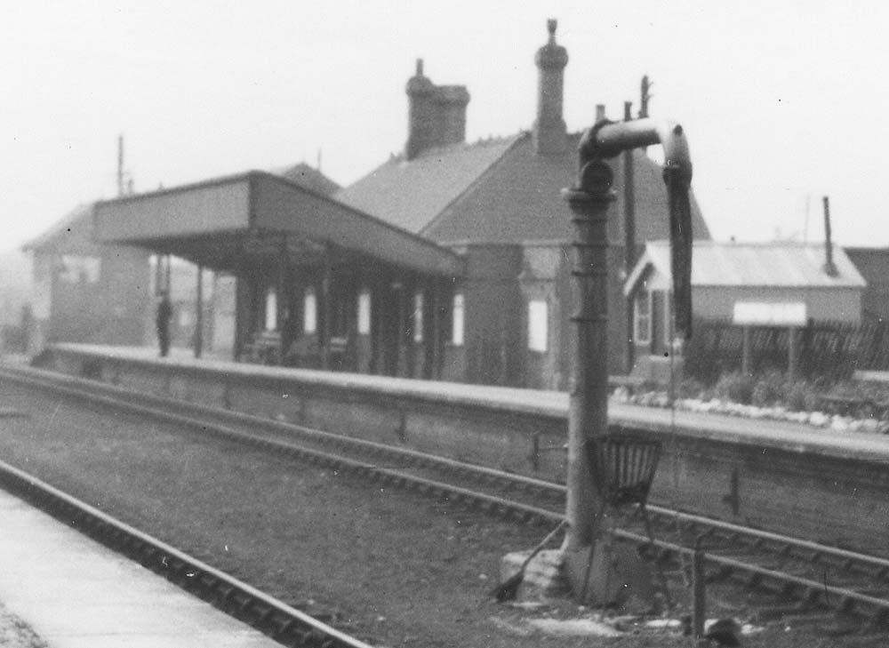 Close up showing the extension built to the eastern end of Stratford on Avon's main station building