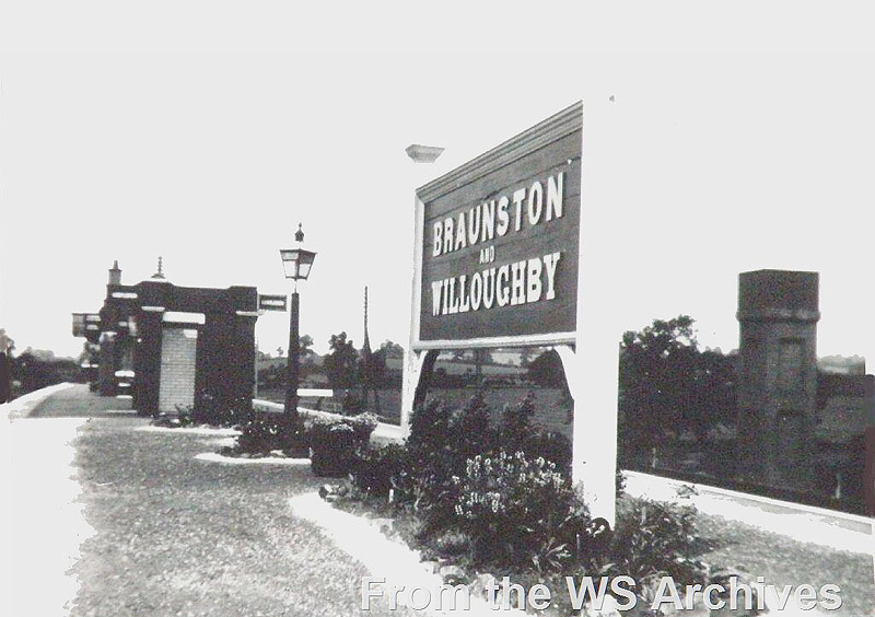 Looking north towards Rugby from the London end of Braunston & Willoughby station's island platform