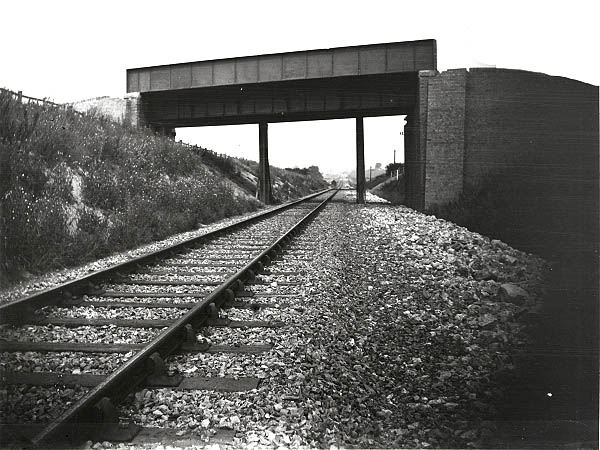 The single span plate girder bridge which carried the GC's main line over the LNWR's Leamington to Weedon branch line