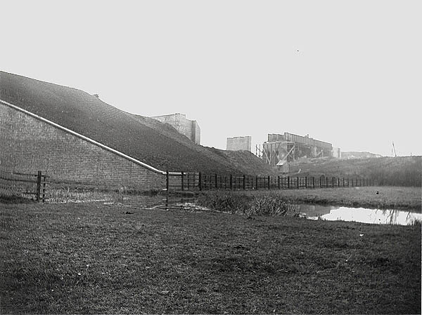 Looking towards Bridge 448, the four span girder viaduct carrying the GC over the Oxford Canal
