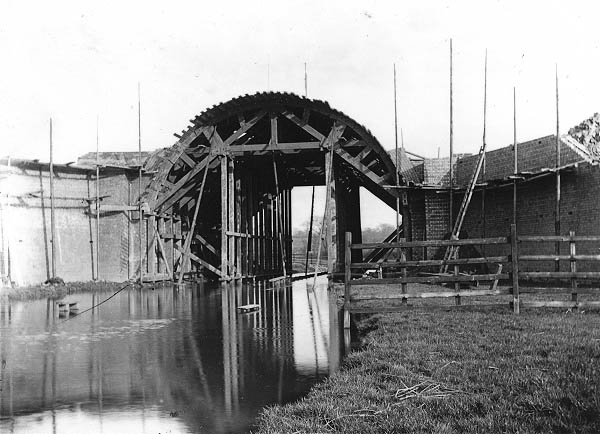 An excellent view of the construction methods used in building a brick arch on the London Extension