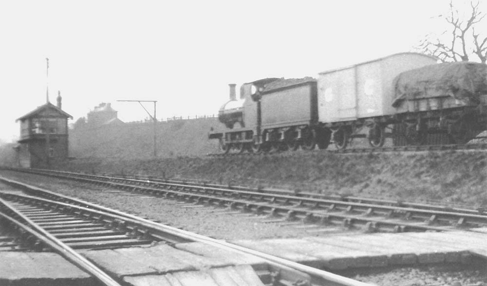 An unidentified GCR 0-6-0 locomotive is seen shunting in Rugby Great Central yard circa 1911
