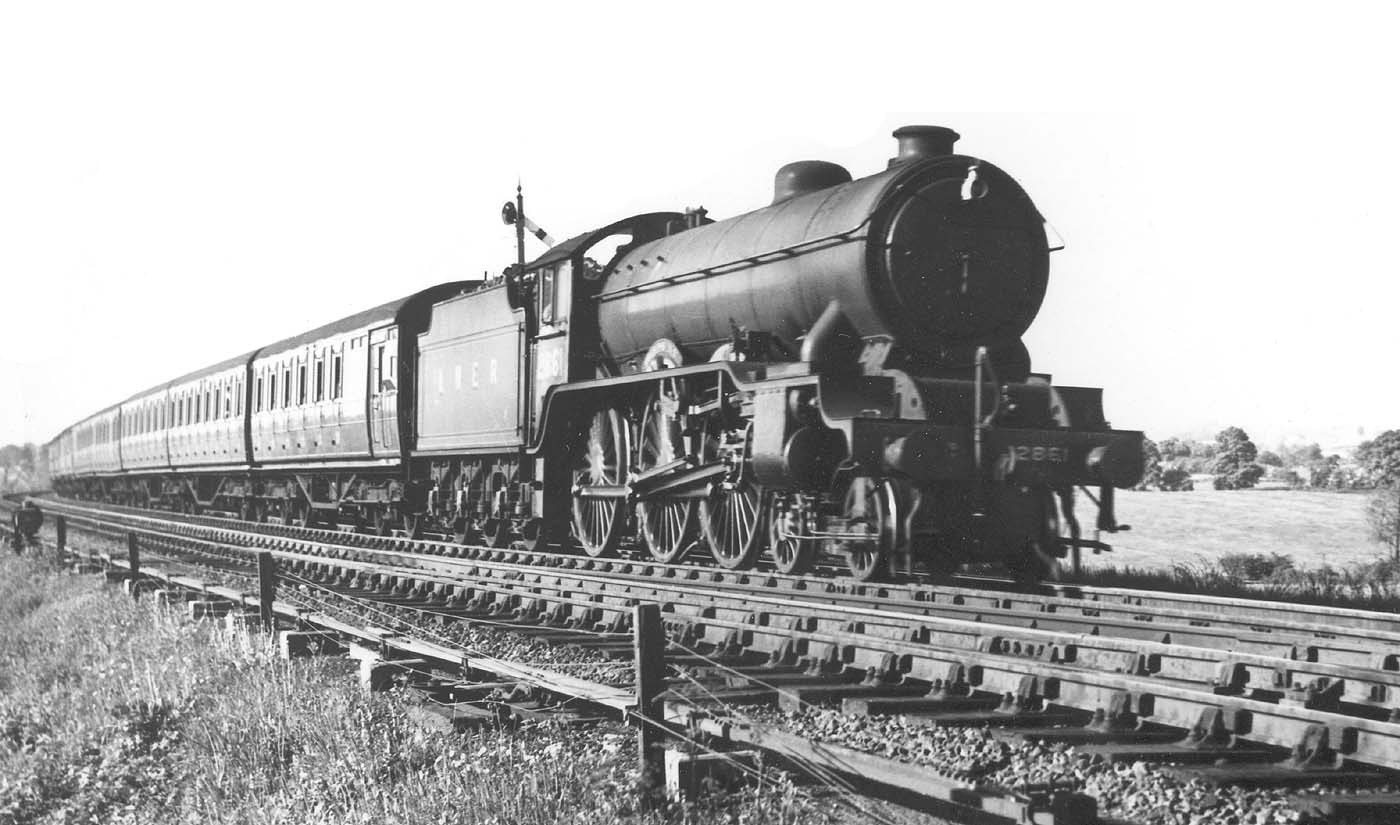 LNER 4-6-0 Class B17/4 No 2861 'Sheffield Wednesday' coasts past without a breath of steam circa 1946