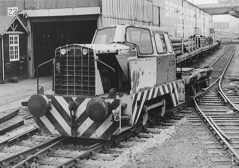 Sentinel No 10098 is seen shunting steel at Bromford Bridge Tube Works in Erdington on 30th September 1986