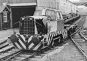 Sentinel No 10098 is seen shunting steel at Bromford Bridge Tube Works, Erdington on 30th September 1986