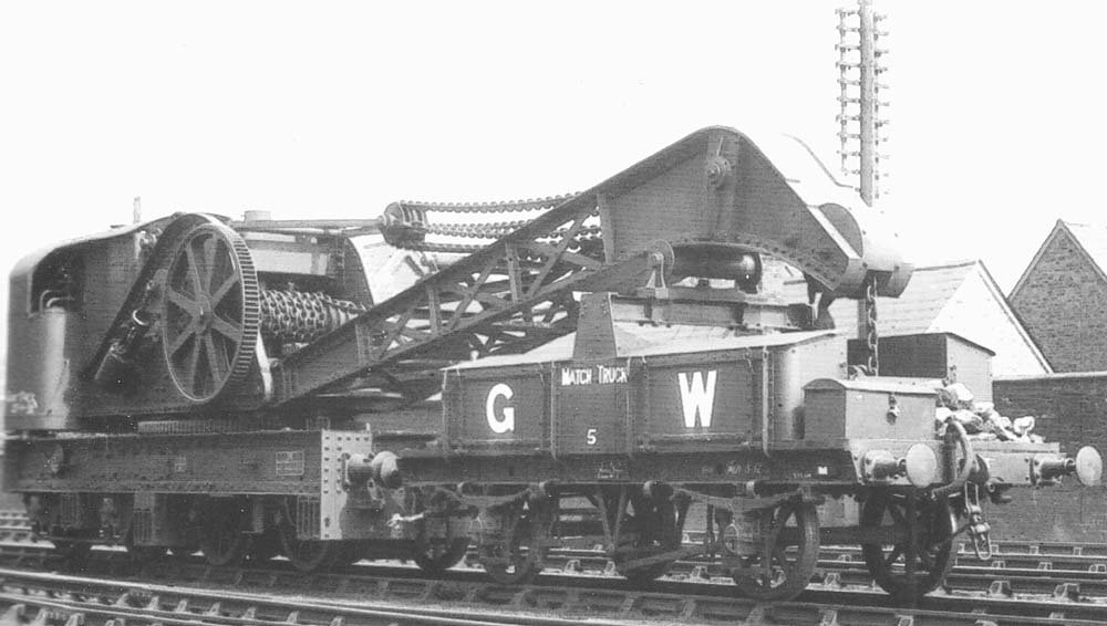 Photograph of Great Western Railway Steam Crane No 5 with Match Truck No 5 taken in May 1932