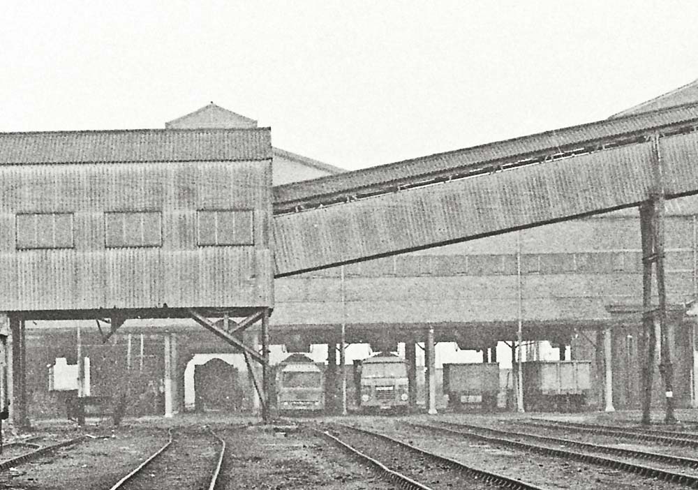 Close up showing Newdigate Colliery's coal screens which could handle loading coal into both road and rail vehicles